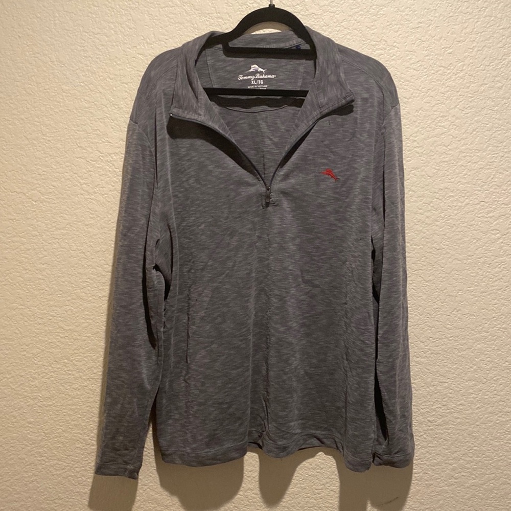 Tommy Bahama XL pull over light sweater. Machine washable